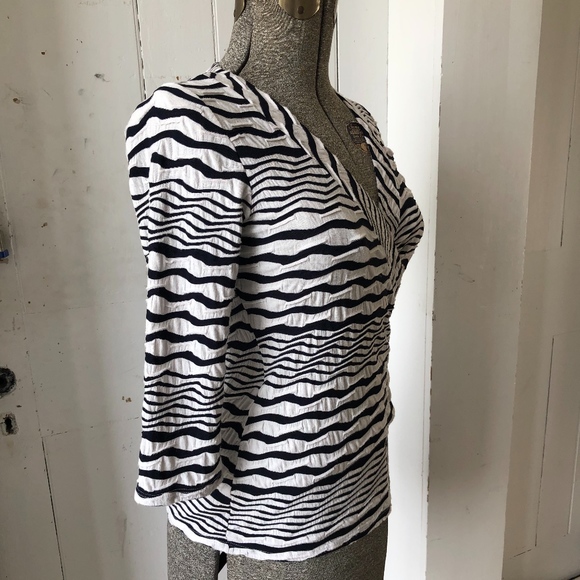 Papillon Blanc Knit Top Black & White Wrap Style - Picture 6 of 8